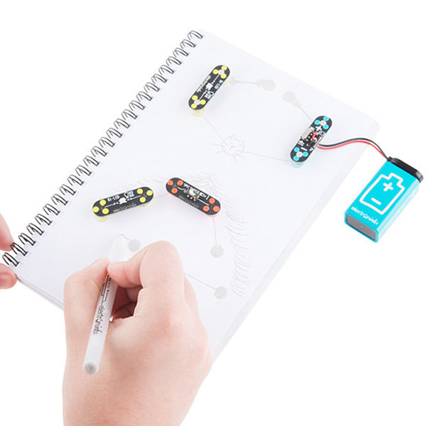 Kits de dibujo y robótica para la construcción de circuitos electrónicos funcionales en clase