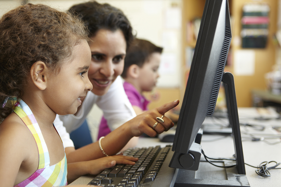 El 86% de los padres de familia piensa que la tecnología favorece a la educación, según encuesta de Microsoft