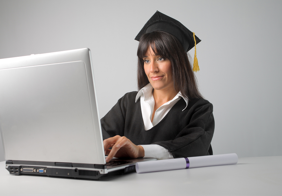 ¿Son los cursos en línea una solución real para una costosa educación tradicional? Un meta-análisis dice que no