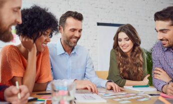 profesores evaluando