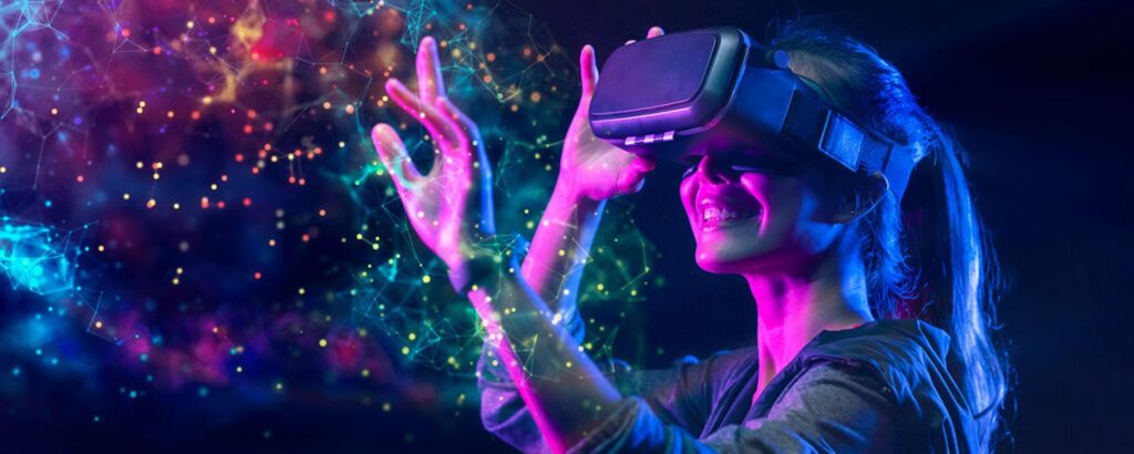 alumna usando visor de realidad virtual