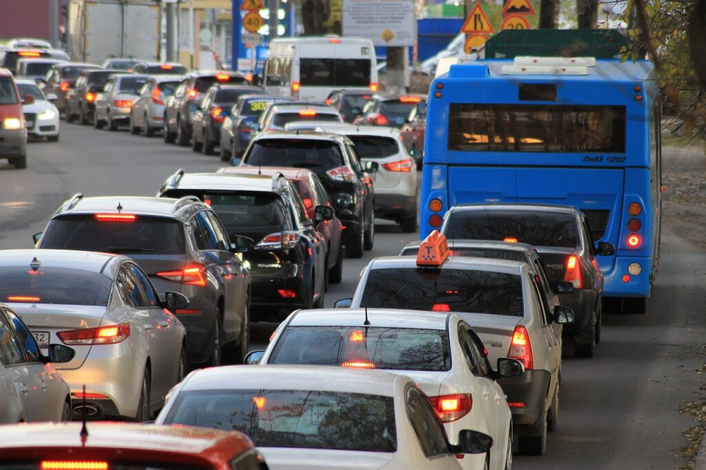 coches en embotellamiento