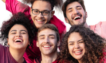 Factores que impactan en la felicidad de los universitarios en LATAM