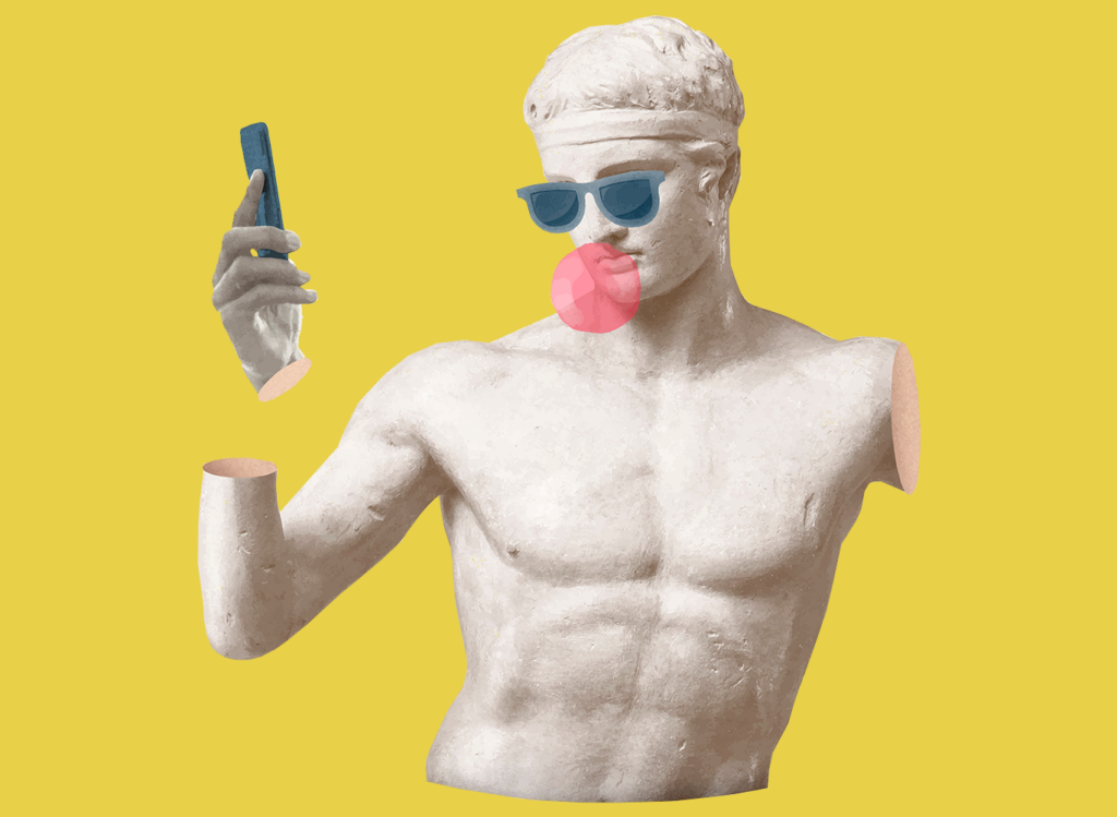 Estatua con lentes de sol mascando chicle ve una pantalla de celular