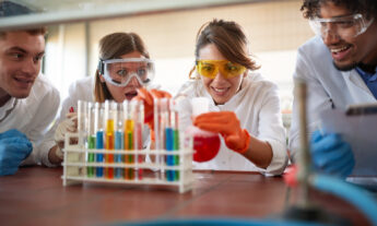 Estudiantes descubren su propósito de vida a través de la ciencia