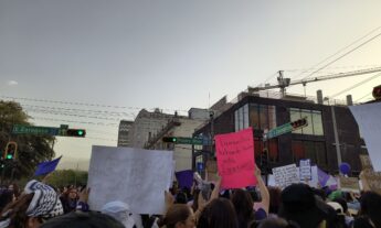 «La maestra luchando, también está enseñando»