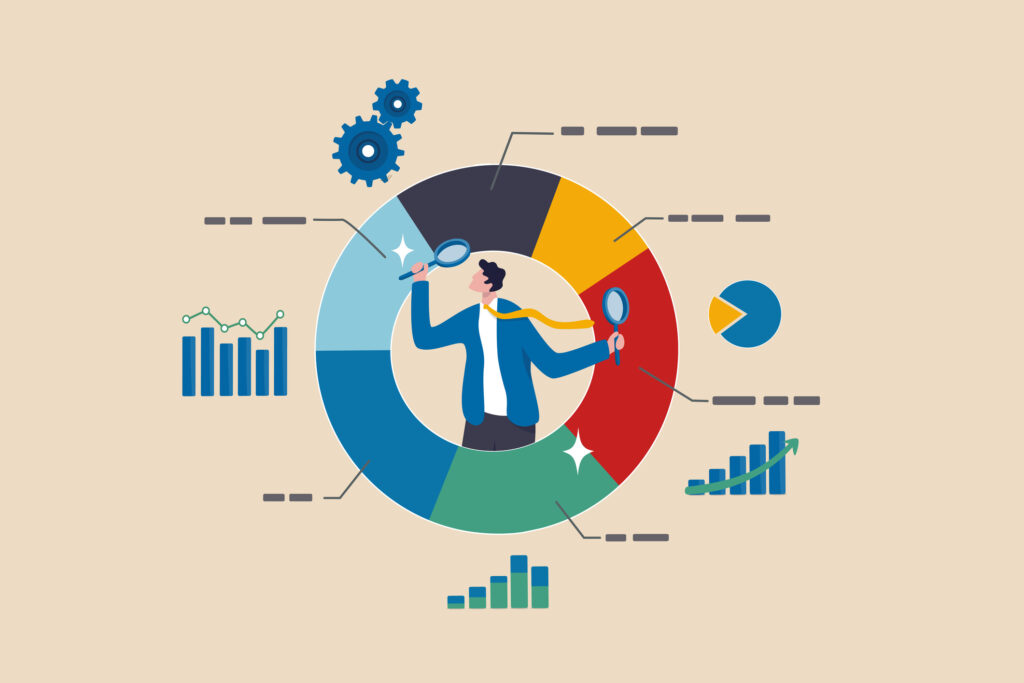hombre con una lupa analizando diferentes variables